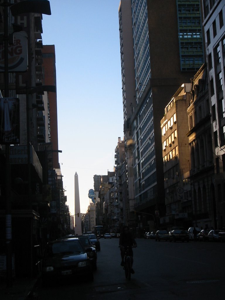 L'obelisco da Avenida Corrientes by LuPhotography