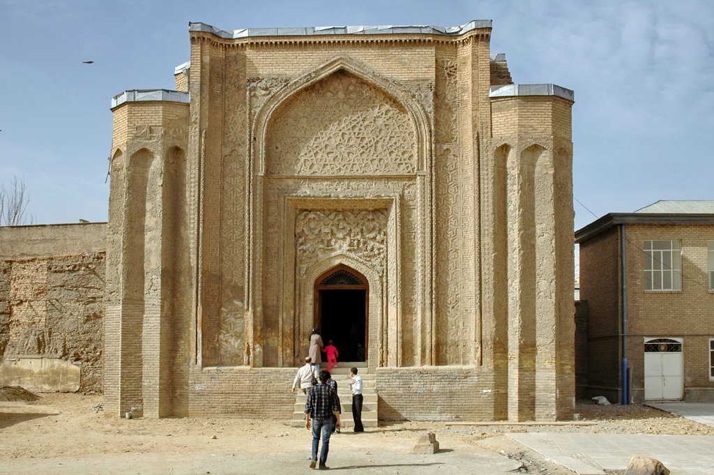 Gonbade Alavian in Hamadan, Iran. by Nicola e Pina Iran 2008