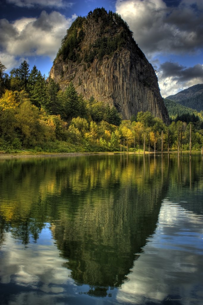 Beacon Rock Reflection by Vincent Louis