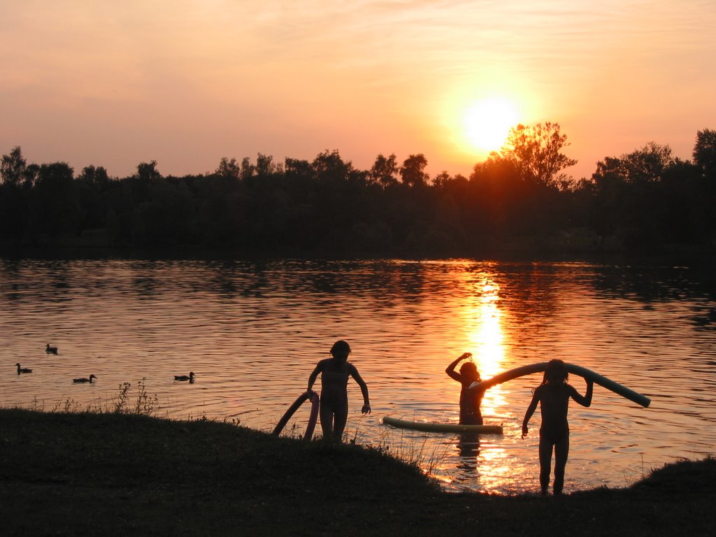 Sonnenuntergang am Feldmochinger See by Tommi-ze