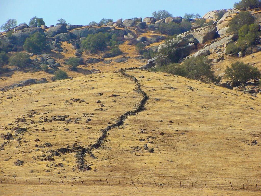 Rocky Hill ruins by VKeith