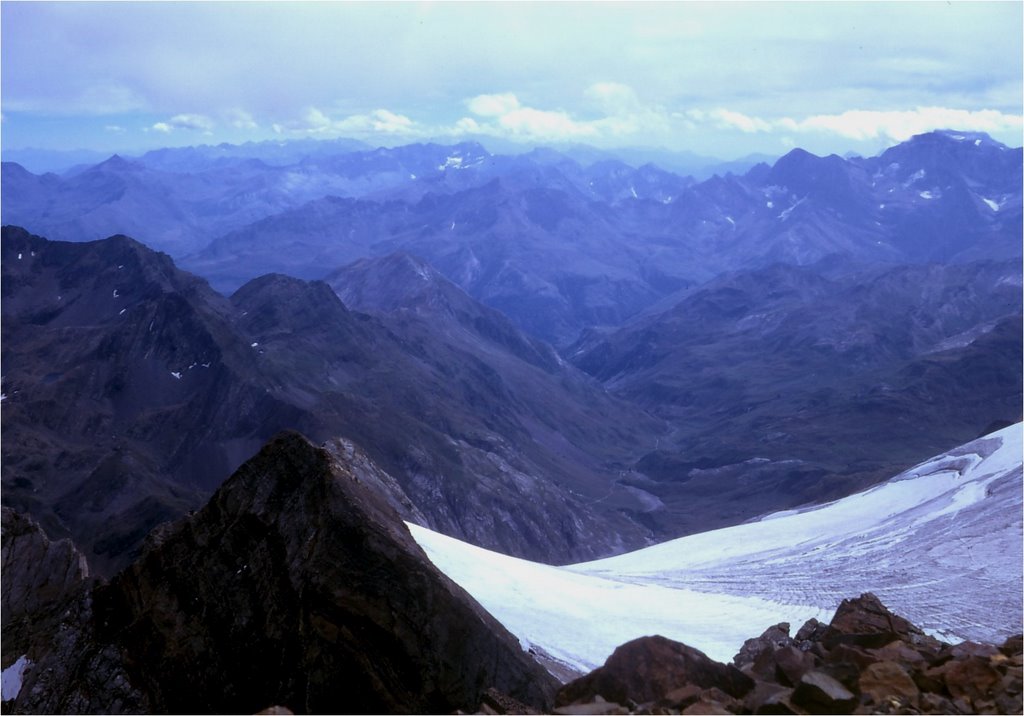 Vignemale; view to valley Ossoue by dietmarproske