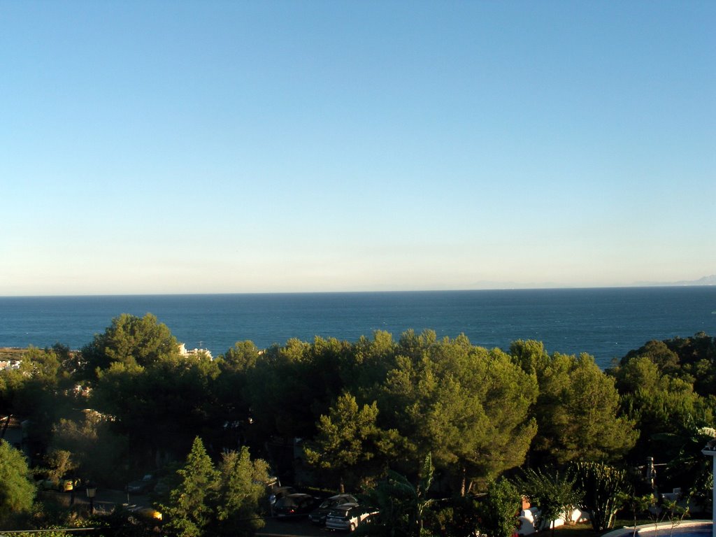 RELAJANDO LA VISTA DESDE ESTEPONA by Alfonso Somoza de La Fuente