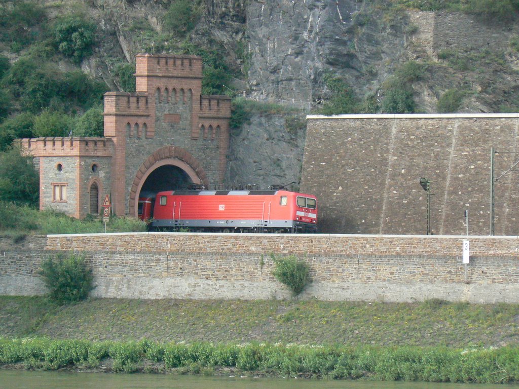 Roßstein-Tunnel bei Oberwesel by Trainwatcher