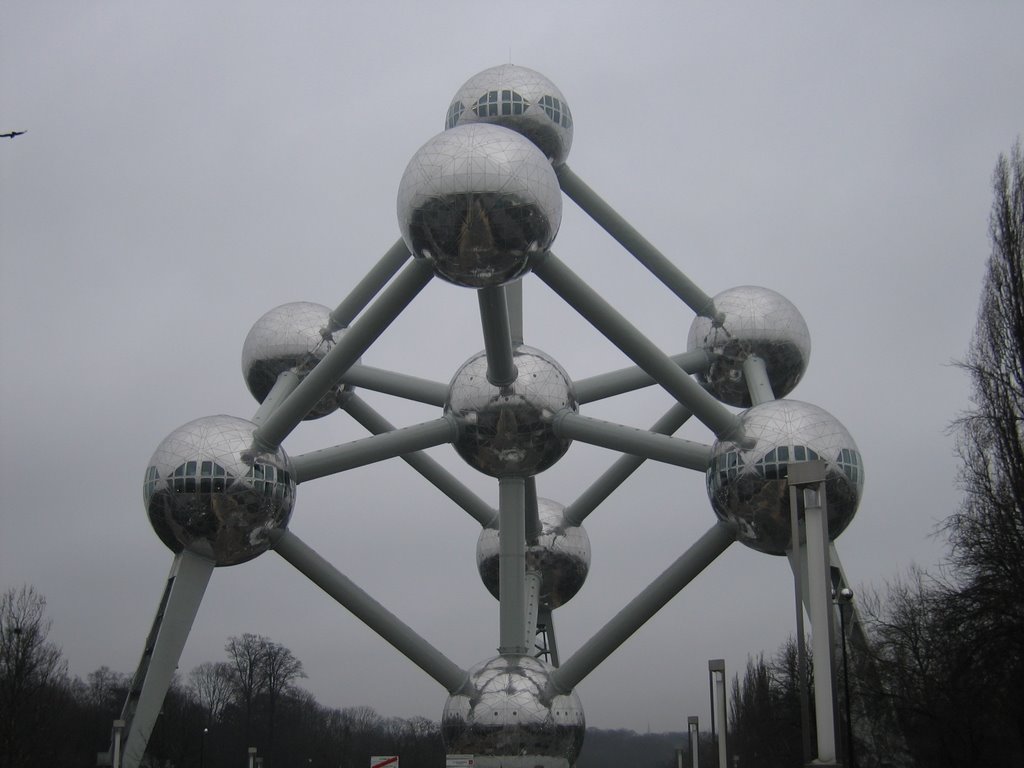 Atomium1 by shuribear