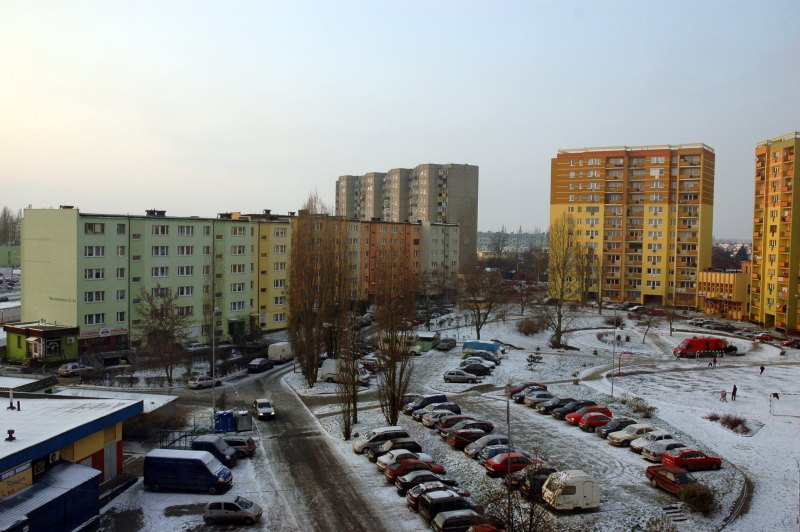 Buildings at Ledochowskiego and Maciejewicza street (Reda housing estate) by vryplej