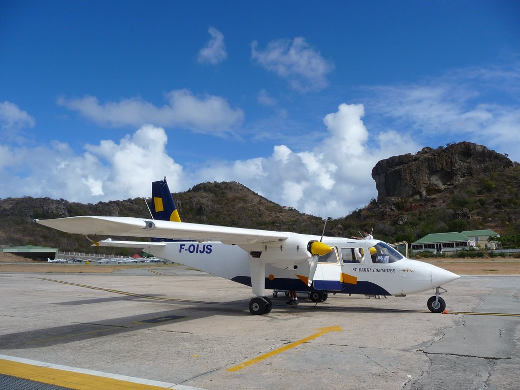 Plane to St. Barts from St. Maarten by spinard