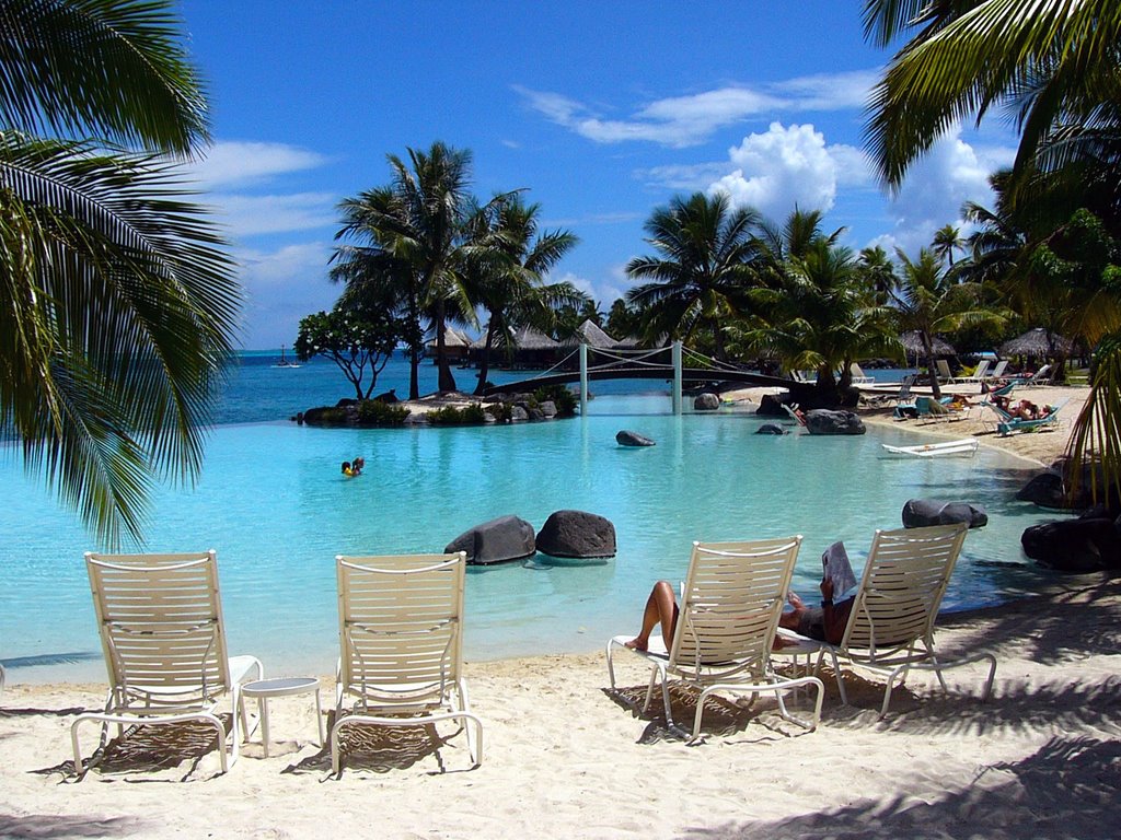 Beachcomber Hotel, Tahiti by rkeightley