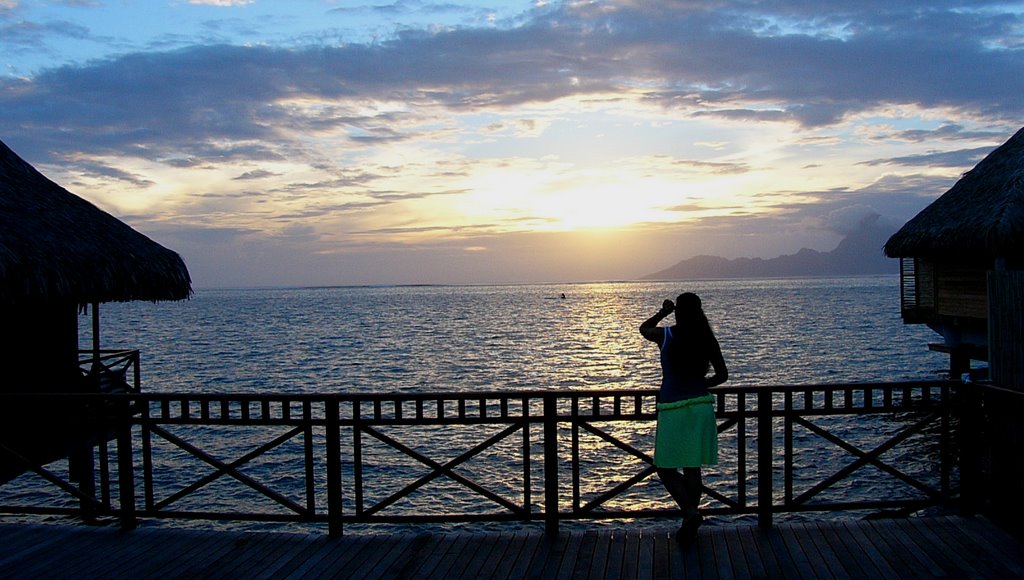 Sunset over Tahiti by rkeightley