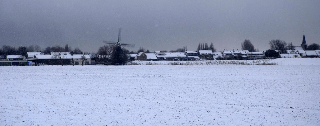 Gezicht op Goudswaard. by © arij m van waart