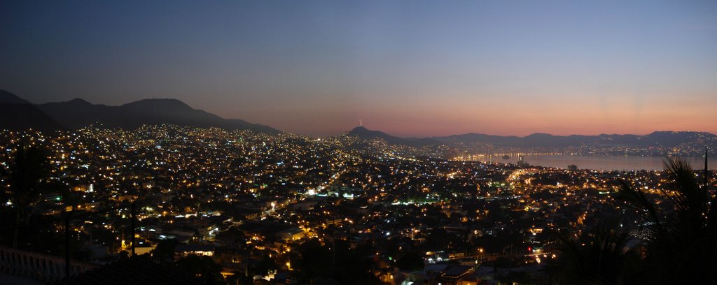 Amanecer en Acapulco desde Palomares by gilher