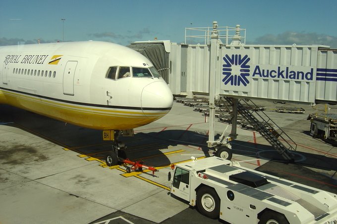 Brunei-bound flight at Auckland International Airport by follash