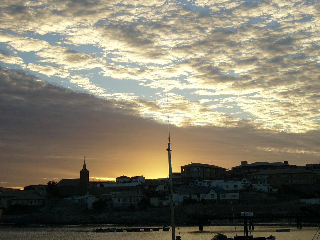 : Amanecer en Lüderitz by Lazariparcero