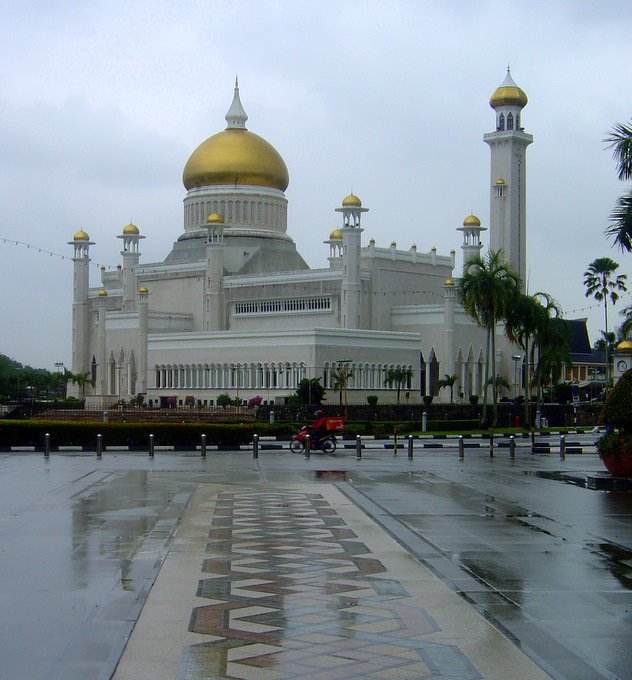 Omar Aly Saifuddin Mosque in Bandar Seri Begawan by follash