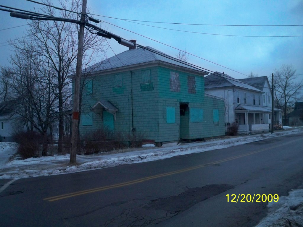 Abandoned House by Frankie MacDonald