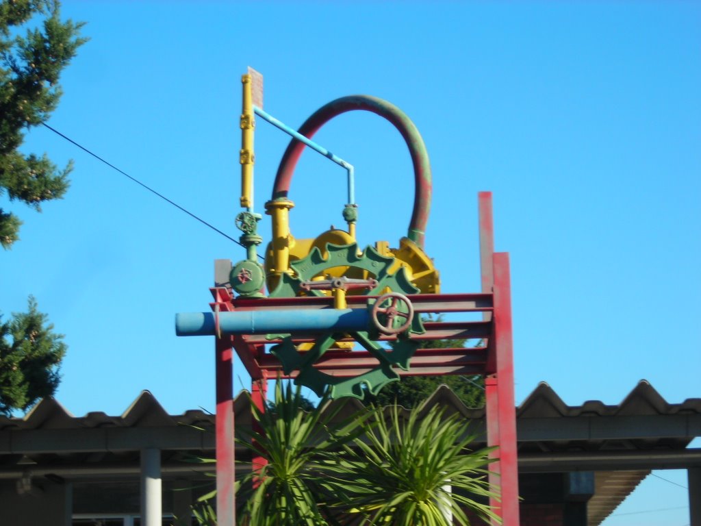 Monumento na escola EB2,3/sec de Maceira by expremeissu