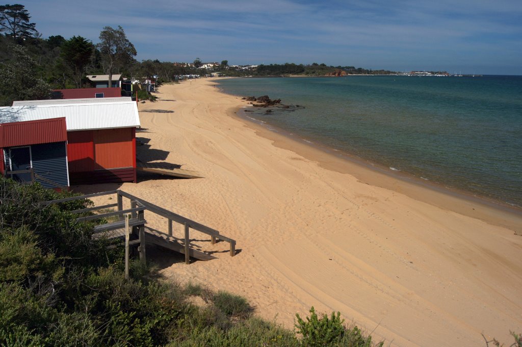 Mills Beach looking towards Mothers Beach and Mornington Harbour - 2009 by Muzza from McCrae