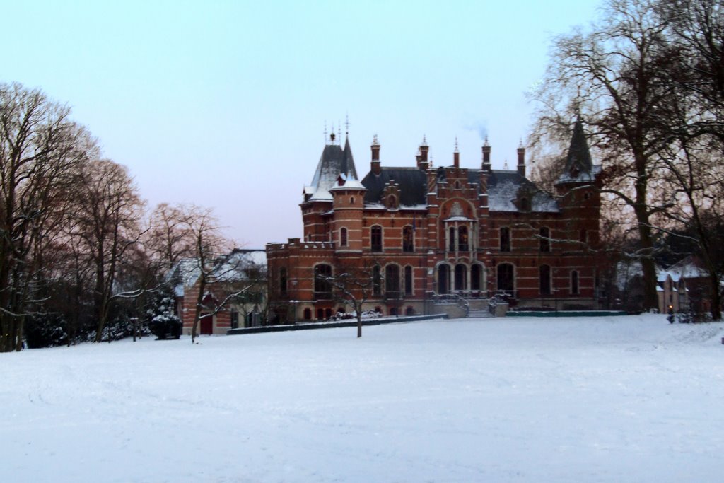 Kasteel (Gemeentehuis) by FrenchCoffee