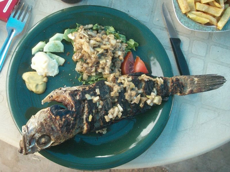 Restaurant sur une plage à Dakar by tubalk1