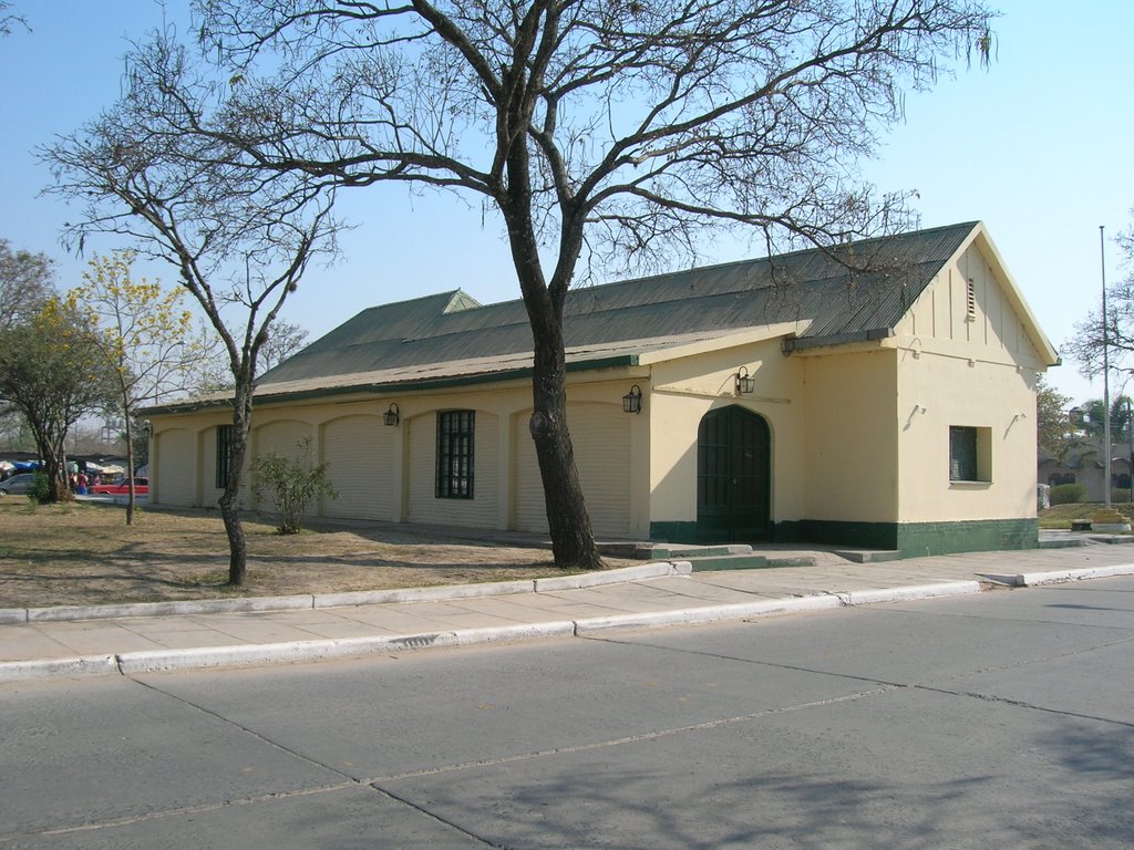 Estación de trenes. (Termas de Rio Hondo, Santiago del Estero) by Fernando Mantese