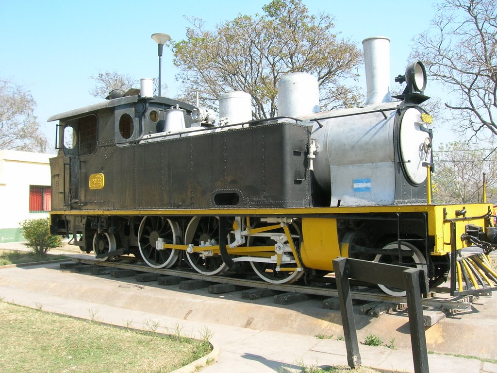 Vaporera en estación de trenes. (Termas de Rio Hondo, Santiago del Estero) by Fernando Mantese