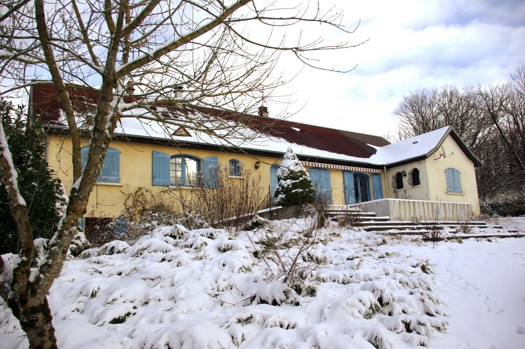 Ma maison sous la neige. by Bernard Fontaines