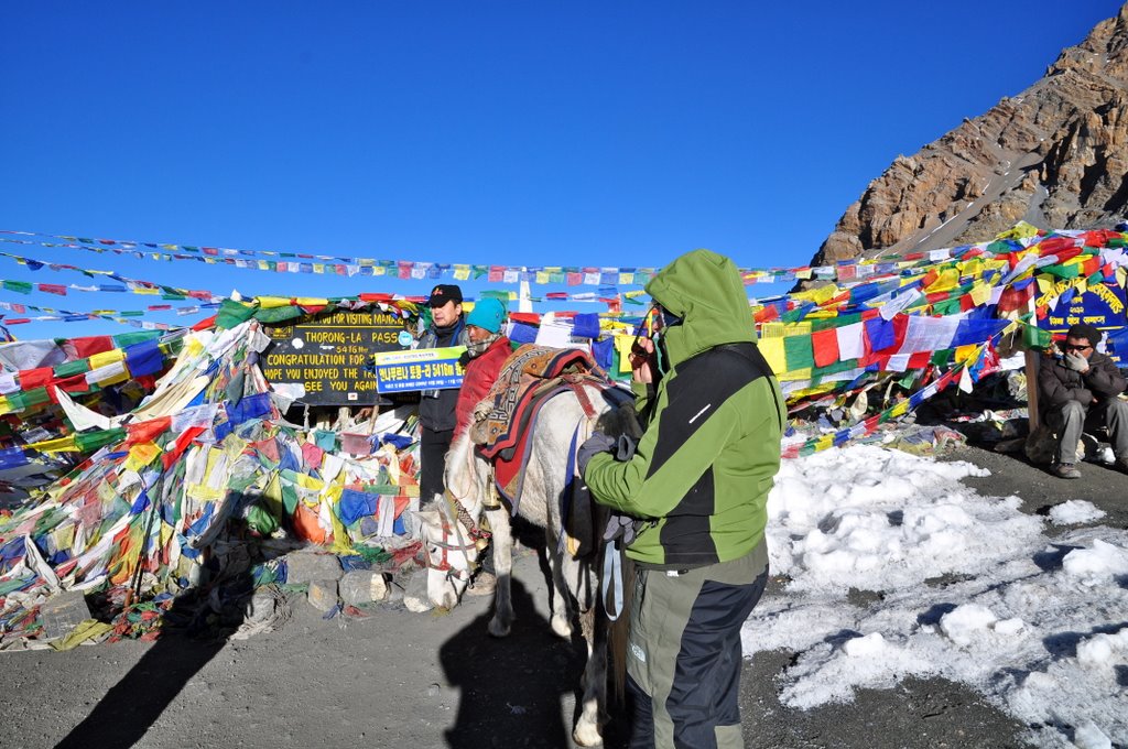 Thorong La - Pass HT: 5416m by George Kalaitzakis