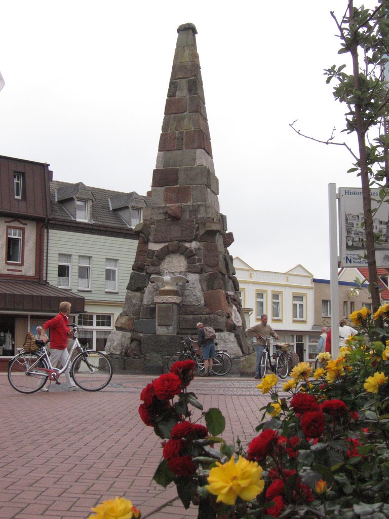 Steindenkmal von 1899 mit Steinen aus 61 deutschen Städten by Arno Markmann (touri…