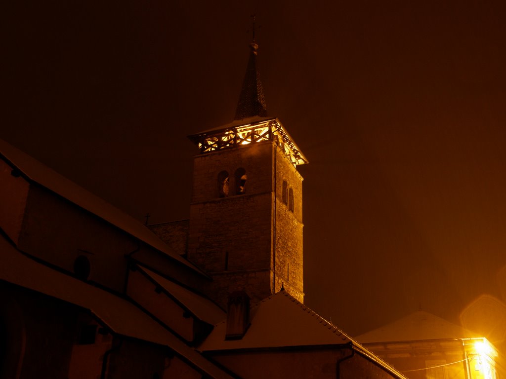 2009-12-20 L'Eglise de Yenne une nuit de neige by Julien LIBERT