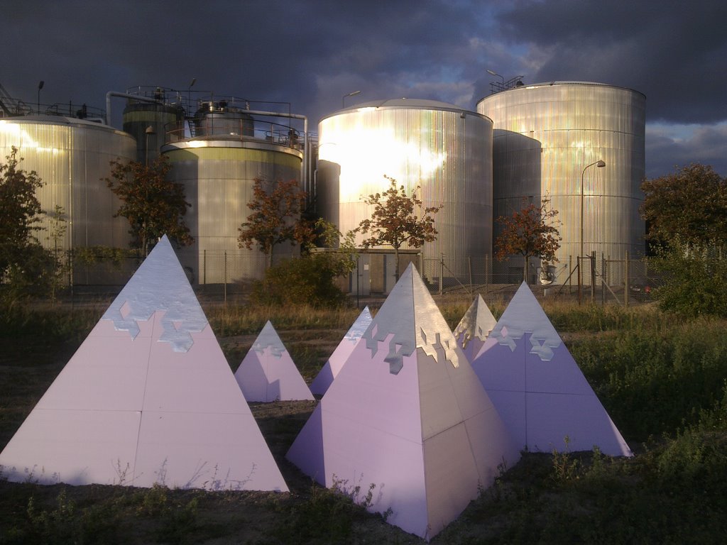 Installationart in the habour by carlzen