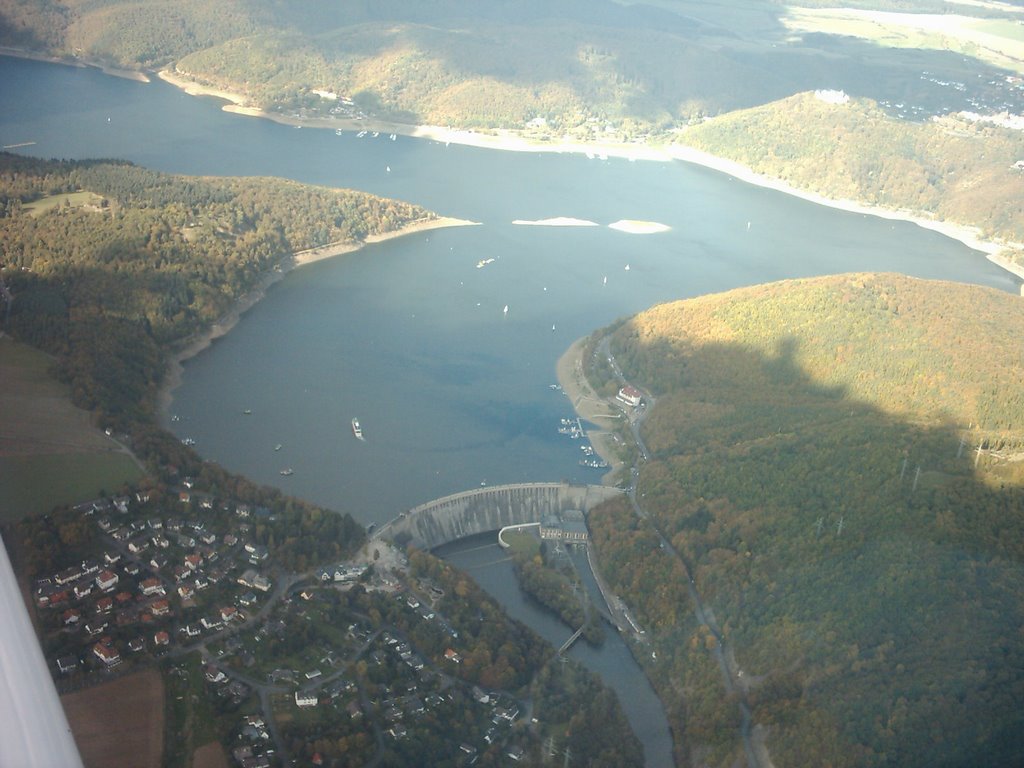 Luftbild der Staumauer am Edersee by michel-v