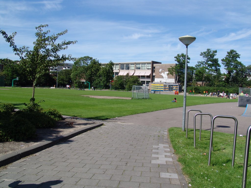 Sportveld Spaarwaterstraat den Haag by Ruud Visser