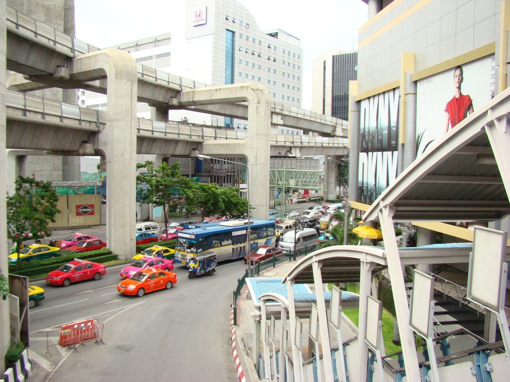 Bangkok SkyTrain - 25 June 07 Shel by djmachimso