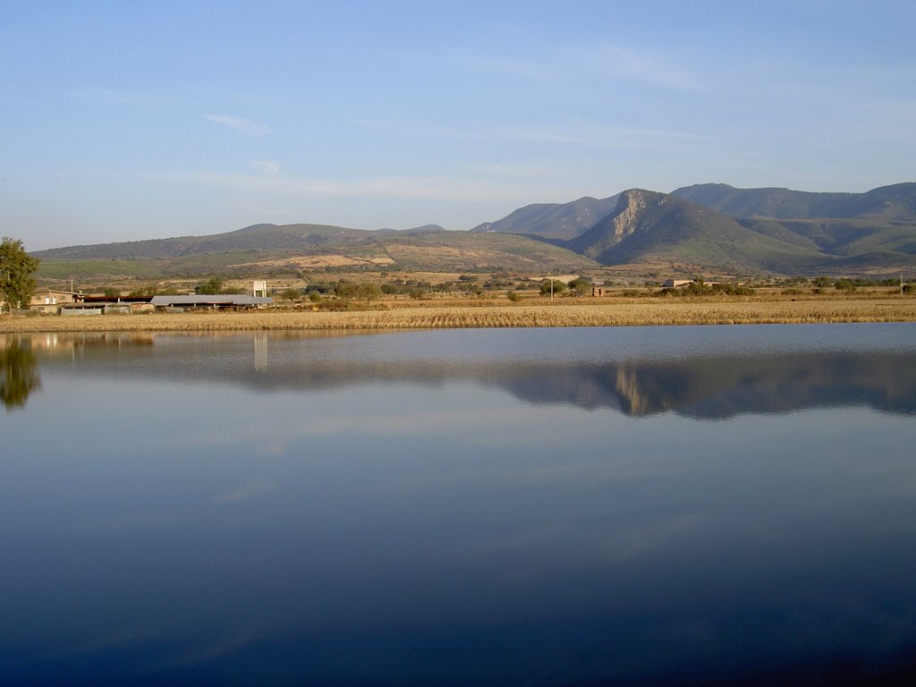 The Bufa from Reservoir el Saucillo - La Bufa du réservoir Le Saucillo by Max B. Martins