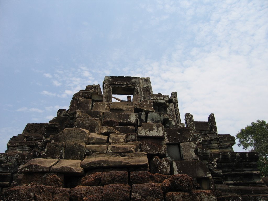 Angkor Thom by Igor Petreev