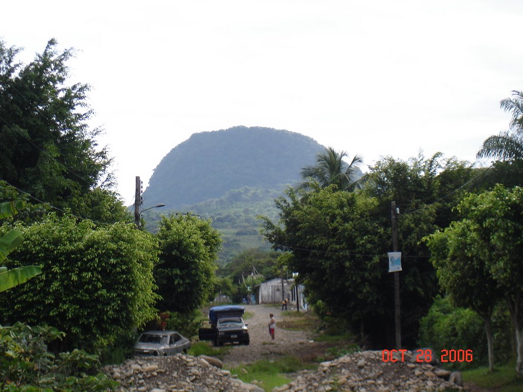 Cerro de la espaldilla visto de Santa Cruz Hidalgo, Misantla, VER by carlosjuarez11