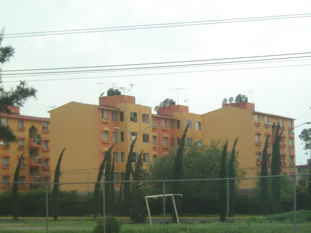 Un conjunto habitacional en Xochimilco, México DF. by holachetumal