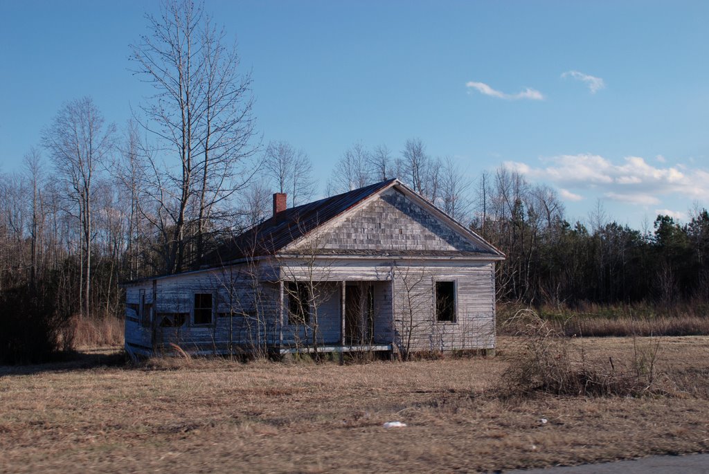 Abandoned House by Chucklestheclown