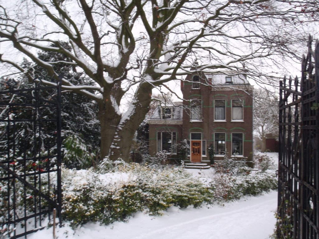 Papendrecht, Kerkbuurt in de sneeuw by stevenvanValen+hannekeRolloos