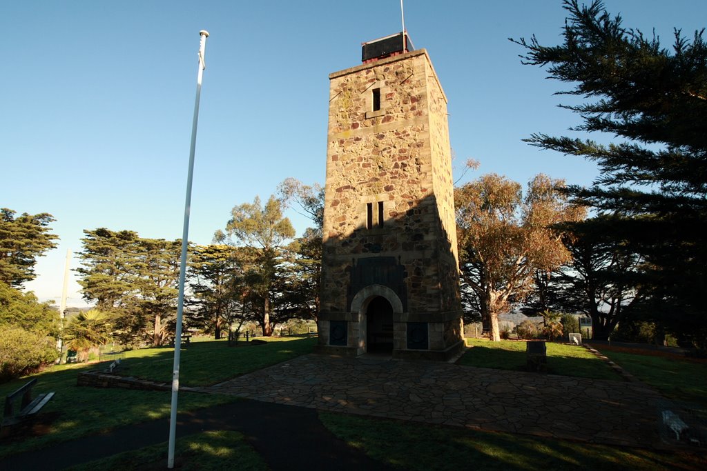 War Memorial by Barry_Johnston