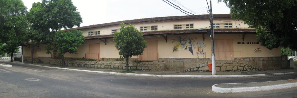 Antigo armazém da Estação Ferroviária, hoje Biblioteca Pública Municipal em Colatina-ES by Fabio Arrebola