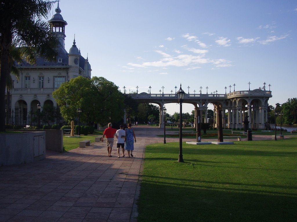 Hermoso Museo de Arte Tigre by Suzanne Holzer