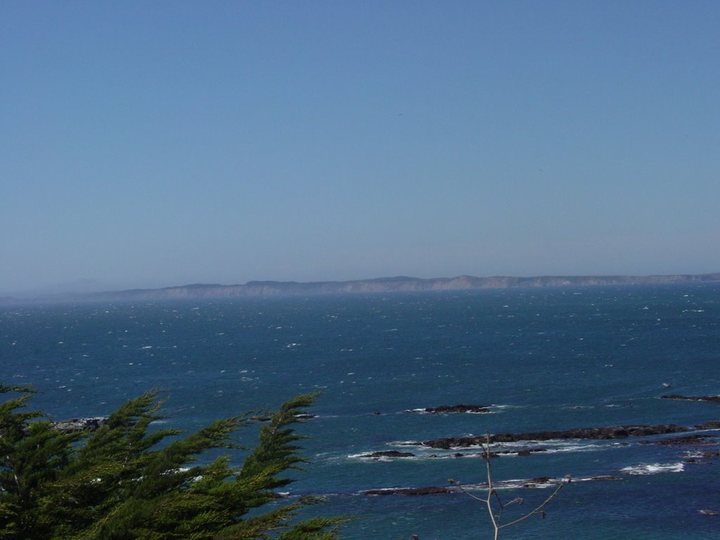 Isla Santa María desde Punta Lavapié by Juan Tolosa