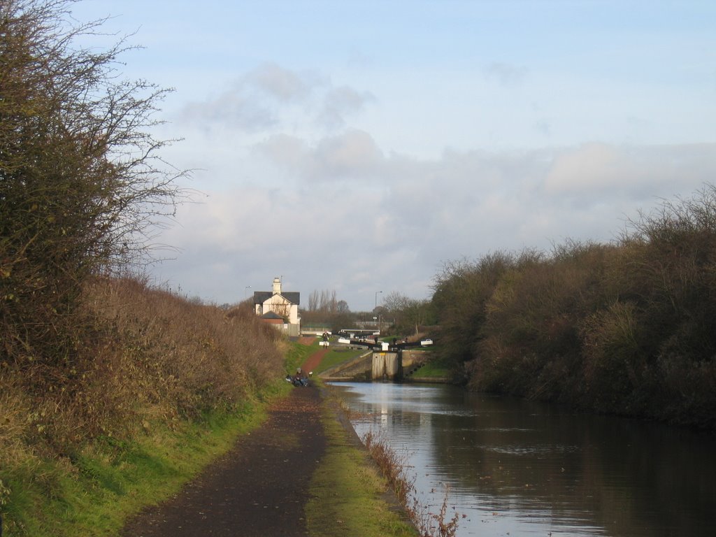 Rushall Canal looking towards Rushall Locks. by pedrocut