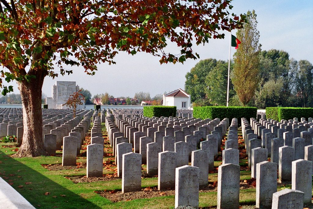 Neuve-Chapelle cimetière militaire portugais by ChrPIERRE