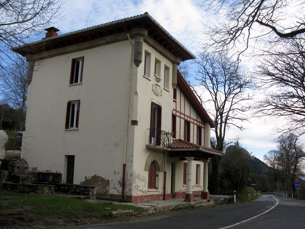 Puerto de Otzaurte, casa de la diputación. by SantiUsabiaga