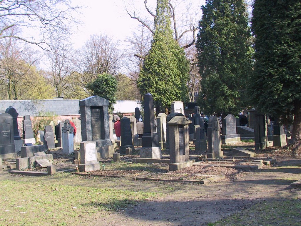 Historischer jüdischer Friedhof, Düsseldorf, Ulmenstrasse by Bernd Bruns