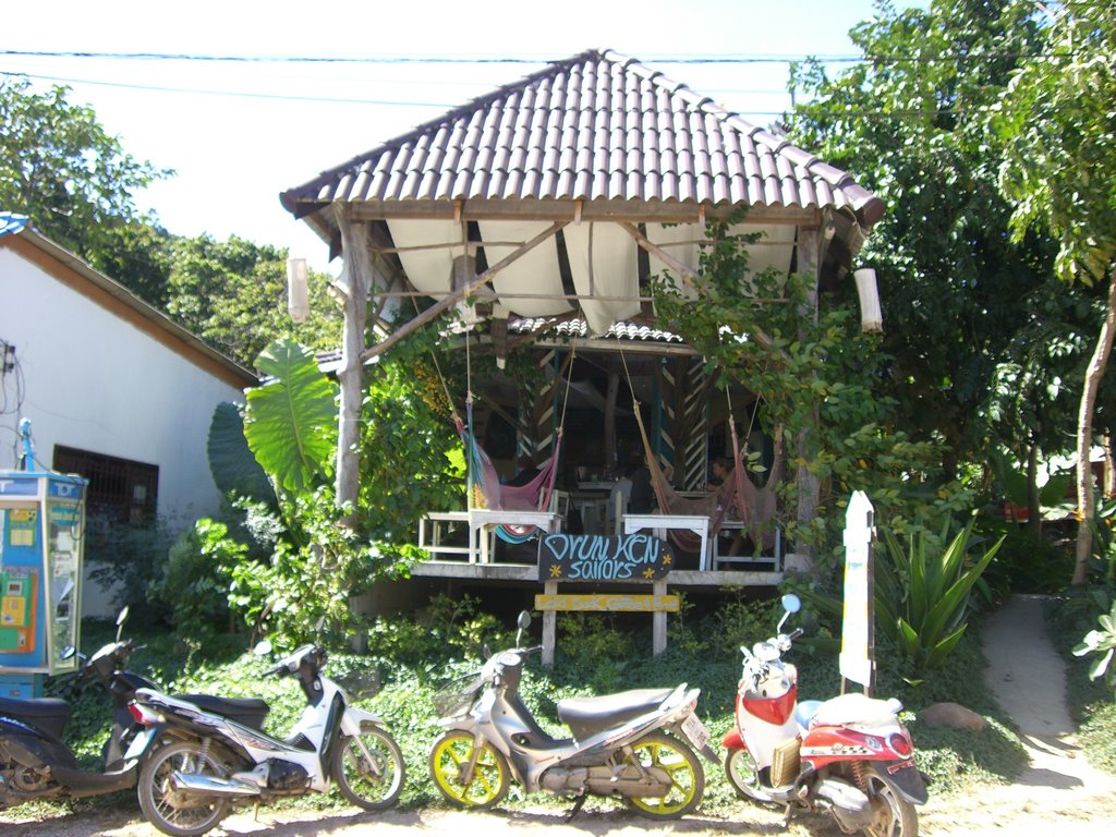 Drunken Sailors Cafe, Kantiang Bay by chris24300