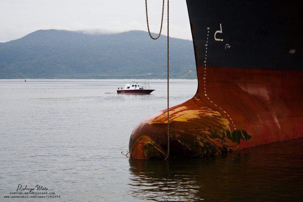 Pilot boat and Maruba Simmons at São Francisco do Sul Port by ® Rodrigo Melo - Irish lad