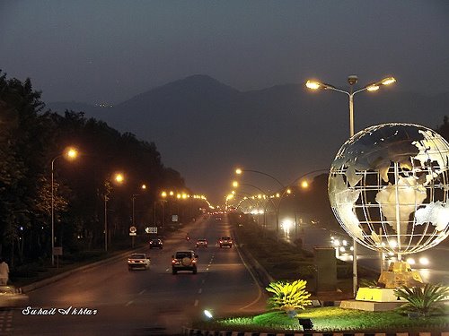 Islamabad,just outside of diplomatic enclave.looking towards constitution avenew.....this is a stolen pic,please don't mind, by Tahir shafique